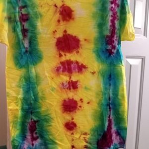 Tie-die T-Shirt Fruit of the Loom Size Small yellow pink purple green